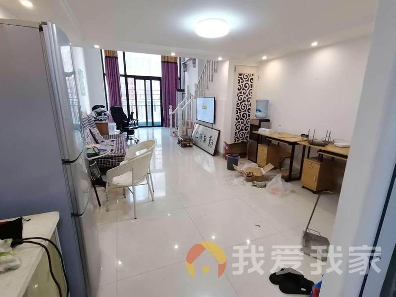 南昌我爱我家洪客隆英伦联邦 南北通透，采光好 装修好，环镜优美 中间楼层