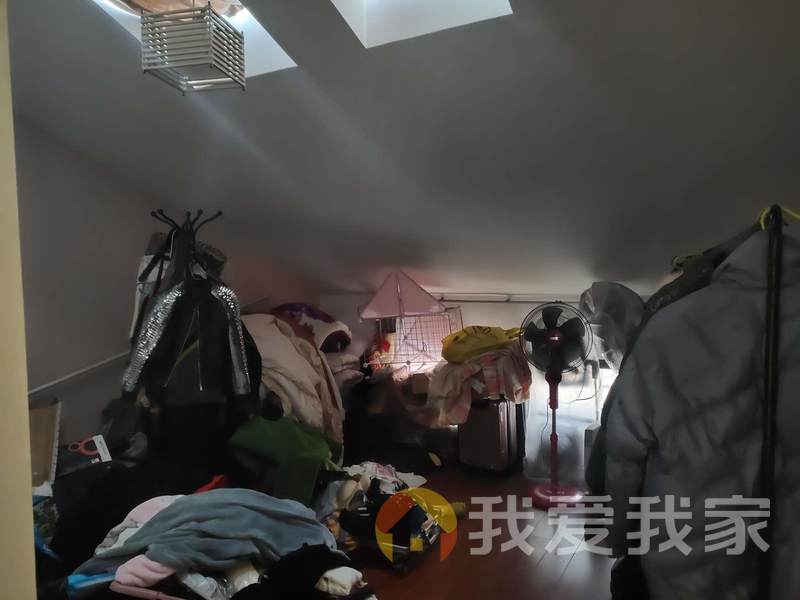 象湖精装3房，生活周边配套成熟，配有金沙小学 ，拎包入住 随