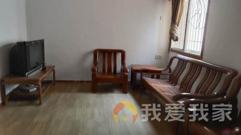 湖东家园三区 南北通透，采光好 装修好，环镜优美 周边匹套完善，，出行方便