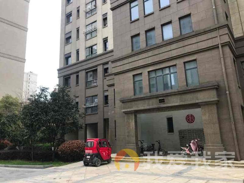 采光充足，配套设施齐全，交通便利。