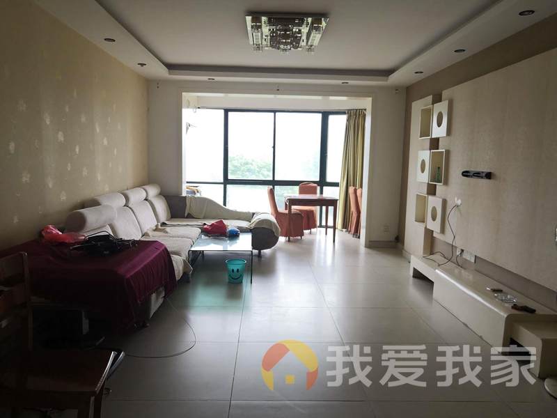 隆鑫广场 南北通透，采光好 近地铁 周边匹套完善，，出行方便