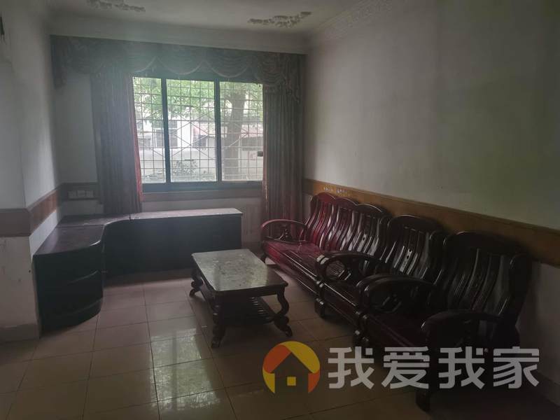 上坊路凤凰医院宿舍 南北通透，采光好 装修好，环镜优美 近地铁 周边匹套完善，，出行方便