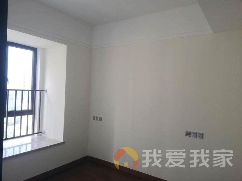 南昌我爱我家蓝光雍锦半岛 南北通透，采光好 装修好，环镜优美 近地铁 中间楼层