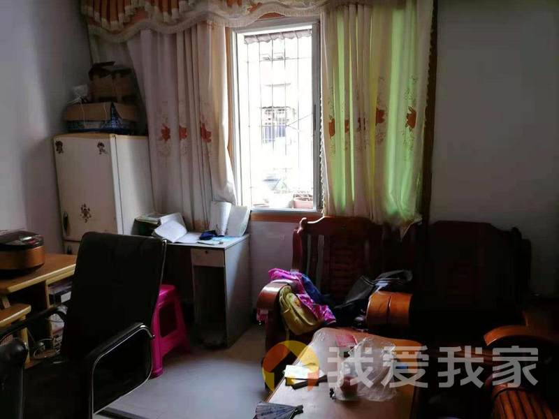 视野开阔，南北通透，全天采光充足，楼前后间距大，中间楼层，
