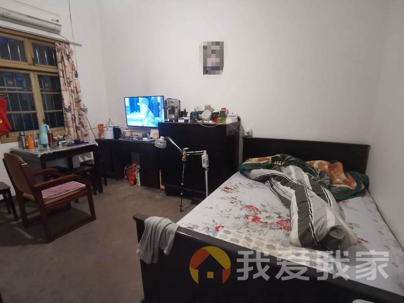 小区位于中间位置，装修一般，南北通透