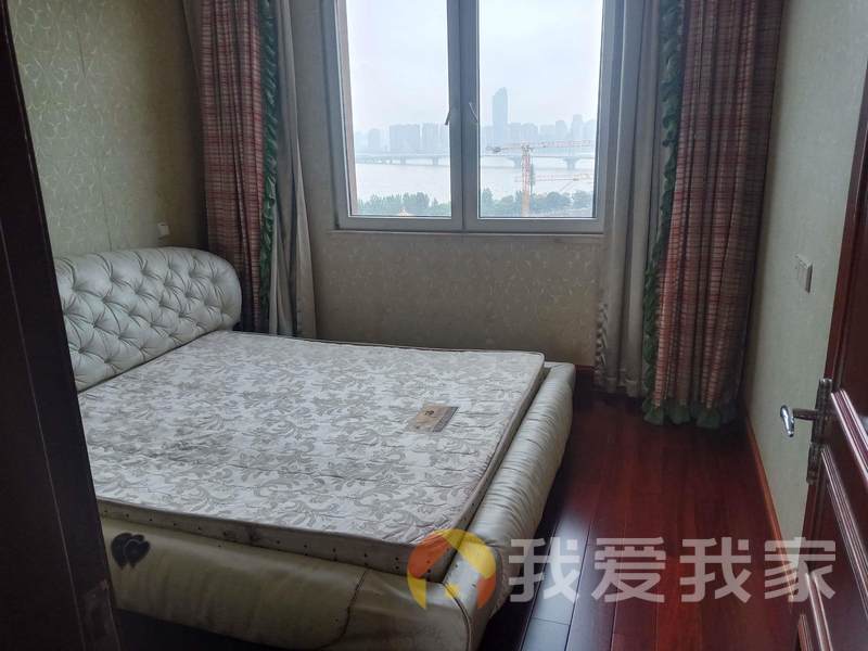 南昌我爱我家新地阿尔法面积170.38㎡；南北通透；报价450万