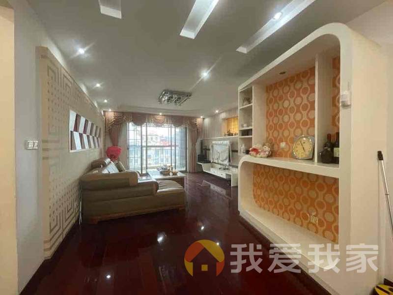 南昌我爱我家世纪风情二期，精装四房，全房实木家具，买房送车位