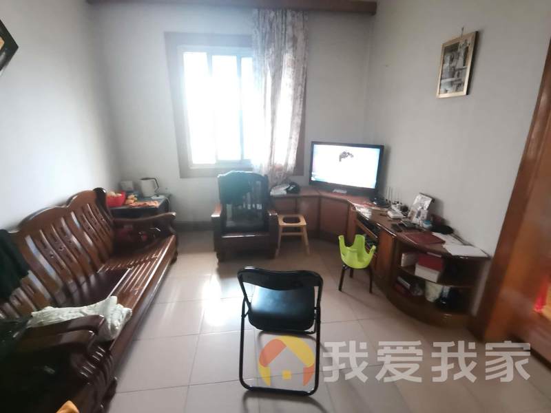 三店西路185号锁厂宿舍 南北通透，采光好 视野好，诚心出售