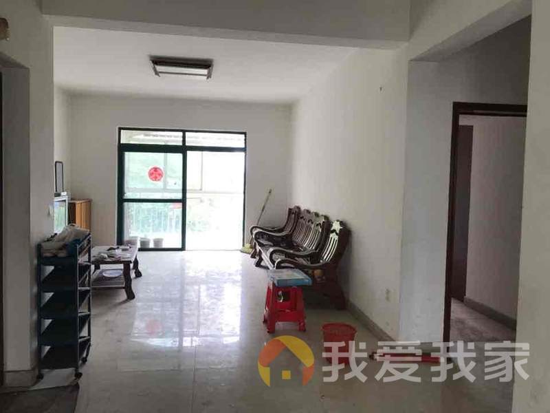 正荣大湖之都观澜郡 南北通透，采光好 装修好，环镜优美 近地铁 视野好，诚心出售