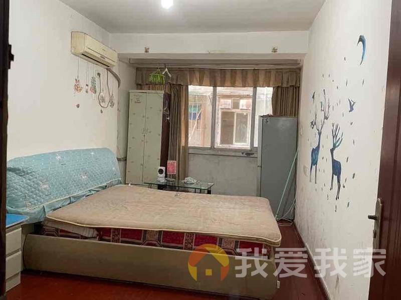 带落地阳台正规一居室