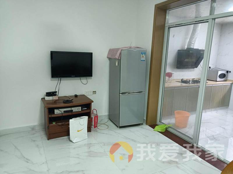 荣昌小区，小区出入方便，成熟小区，配件设施齐全，小区四通八达