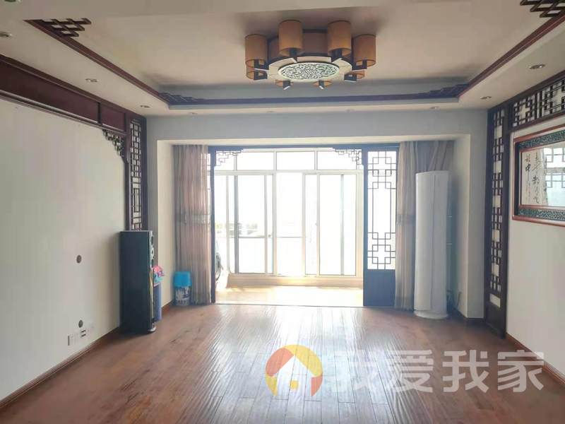 鹿璟名居 南北通透，采光好 装修好，环镜优美 视野好，诚心出售