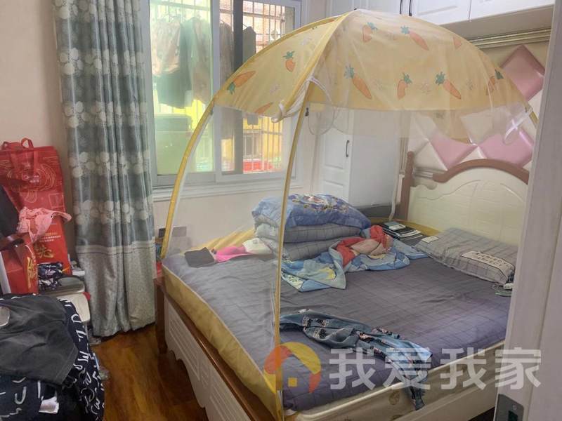 南北通透 全天太阳 地铁口 户型方正，附近设施齐全看房方便停