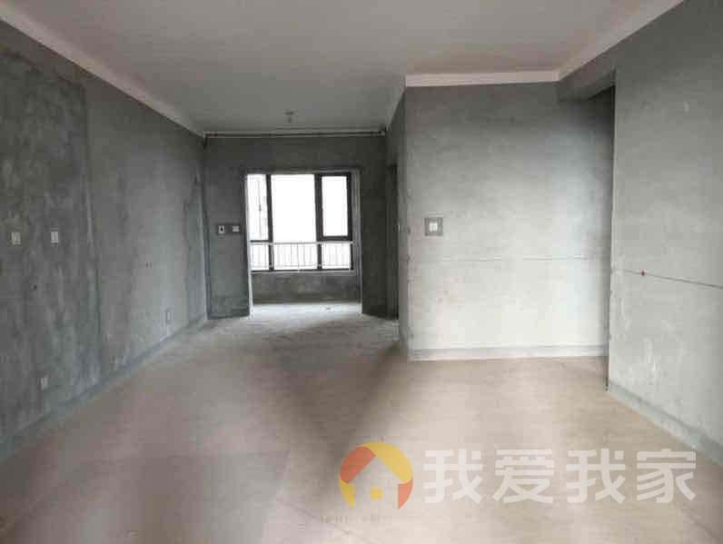 万达文化旅游城N区三房，楼层采光好，楼下育新，诚心出售