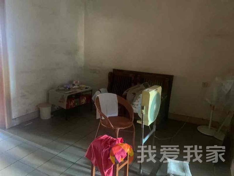 保赤仓(百盛后) 南北通透，采光好 视野好，诚心出售