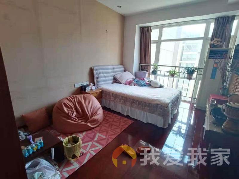 天集领寓 南北通透，采光好 装修好，环镜优美 中间楼层