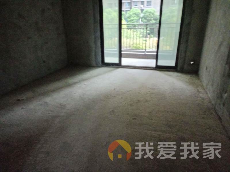 联泰天悦毛坯大三房易改造~地铁口~配套成熟~门口山姆会员店