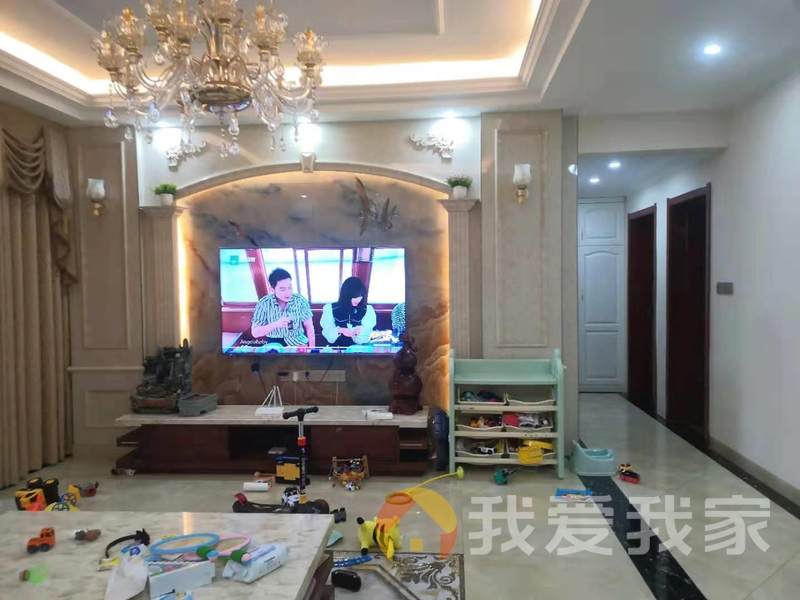 洪客隆英伦联邦 南北通透，采光好 装修好，环镜优美 中间楼层