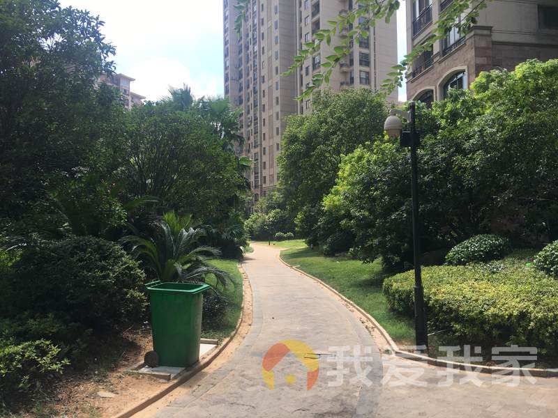 房东急售.品质小区.中高楼层，视野无挡，全天阳光。