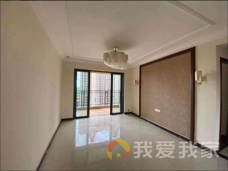 恒大翡翠华庭 南北通透，采光好 装修好，环镜优美 视野好，诚心出售