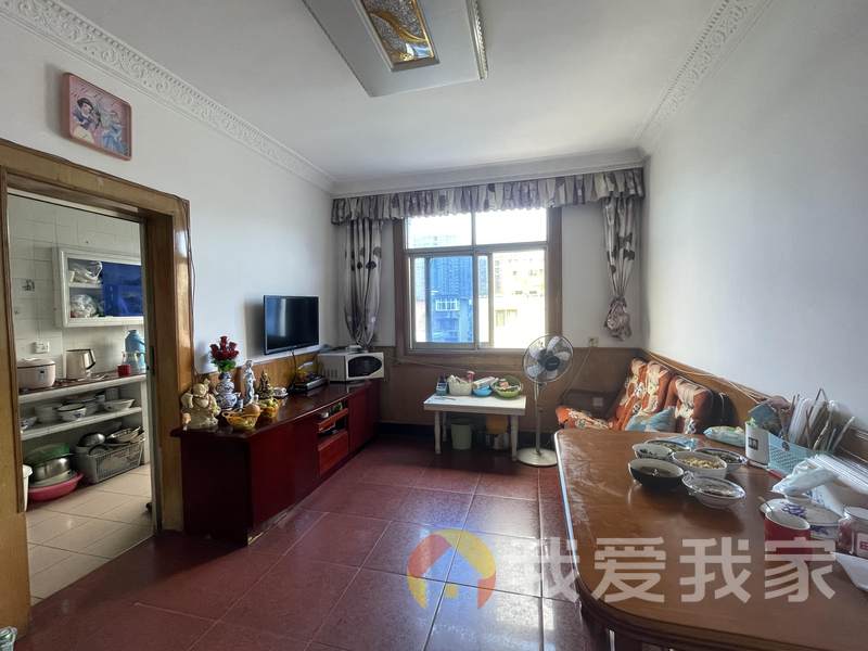 啤酒厂宿舍，经典两房，全天太阳，看中可小刀