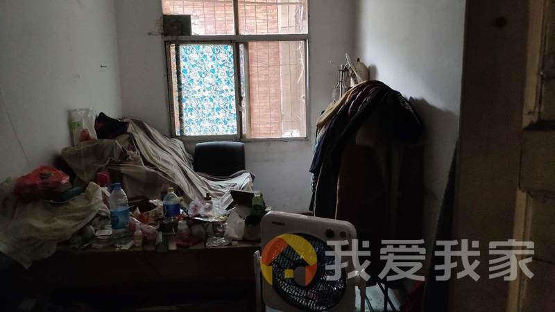 南昌我爱我家客厅、主卧朝南，客厅连阳台，美景直线瞭望