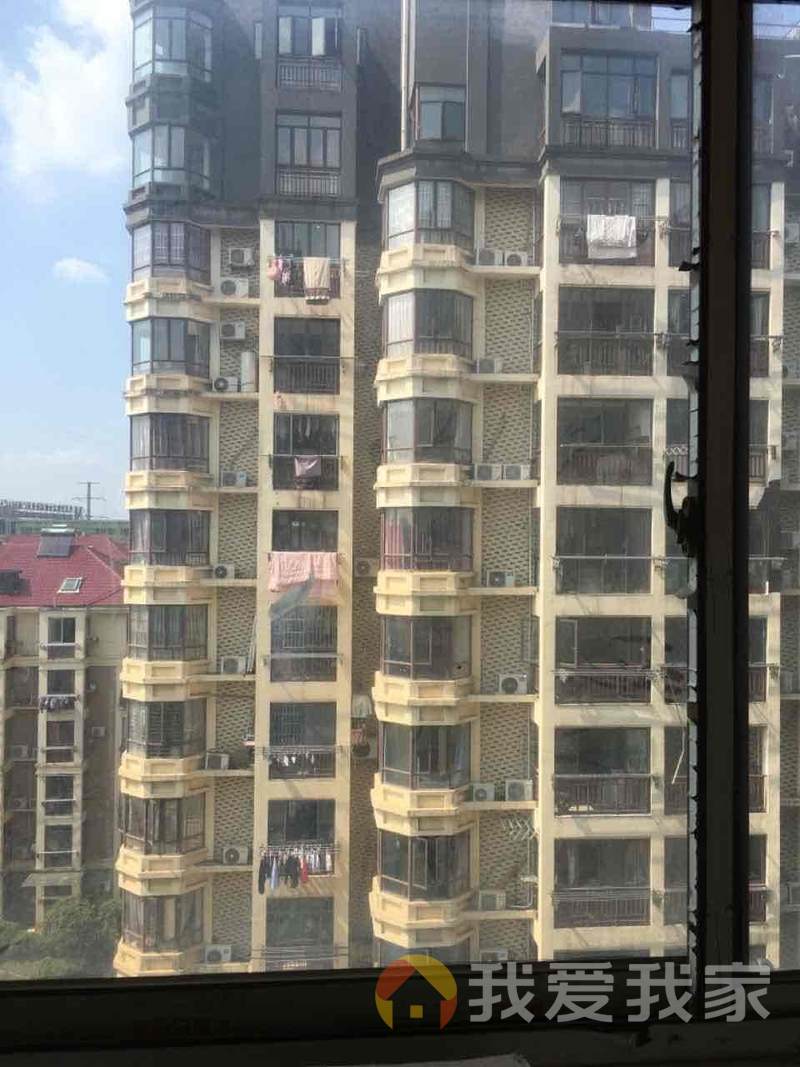 金沙逸都 南北通透，采光好 装修好，环镜优美 中间楼层