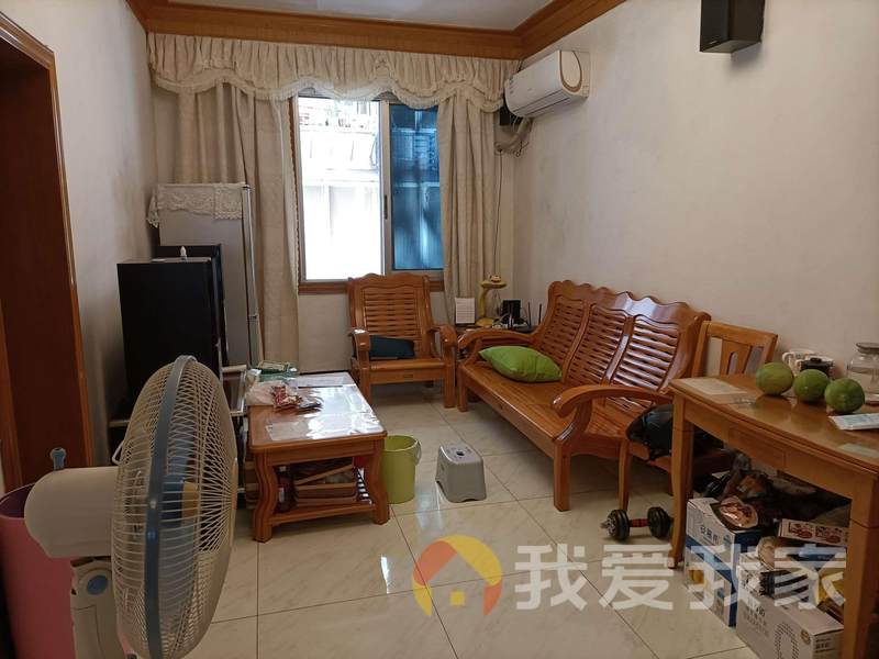南城仓 南北通透，采光好 近地铁 中间楼层