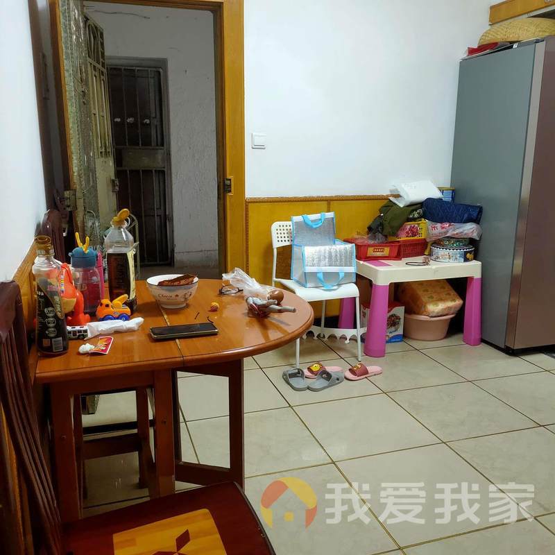户型端正，布局合理，配置齐全，拎包入住，楼栋间距宽阔，采光足