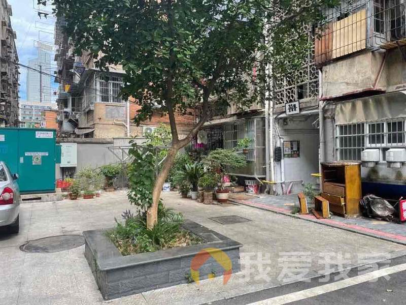 市中心房子，精装修，拎包入住。