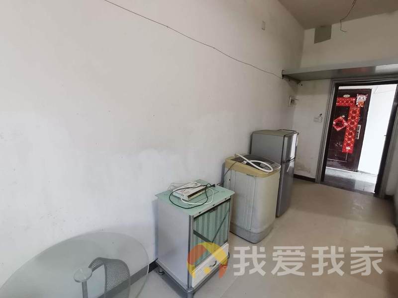 江大南路Q时代广场 南北通透，采光好 近地铁 中间楼层