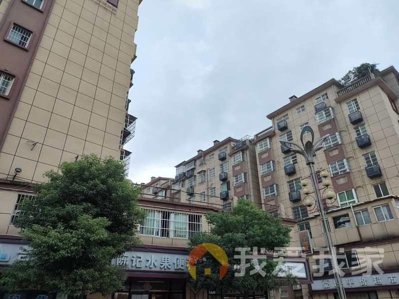 景江豪城 南北通透，采光好 装修好，环镜优美 视野好，诚心出售