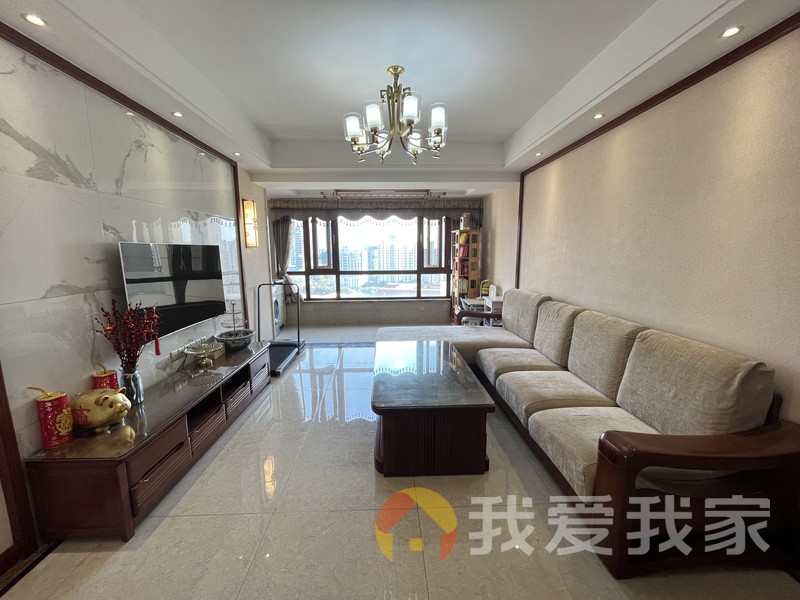 南昌我爱我家绿地外滩公馆 南北通透，采光好 装修好，环镜优美 中间楼层