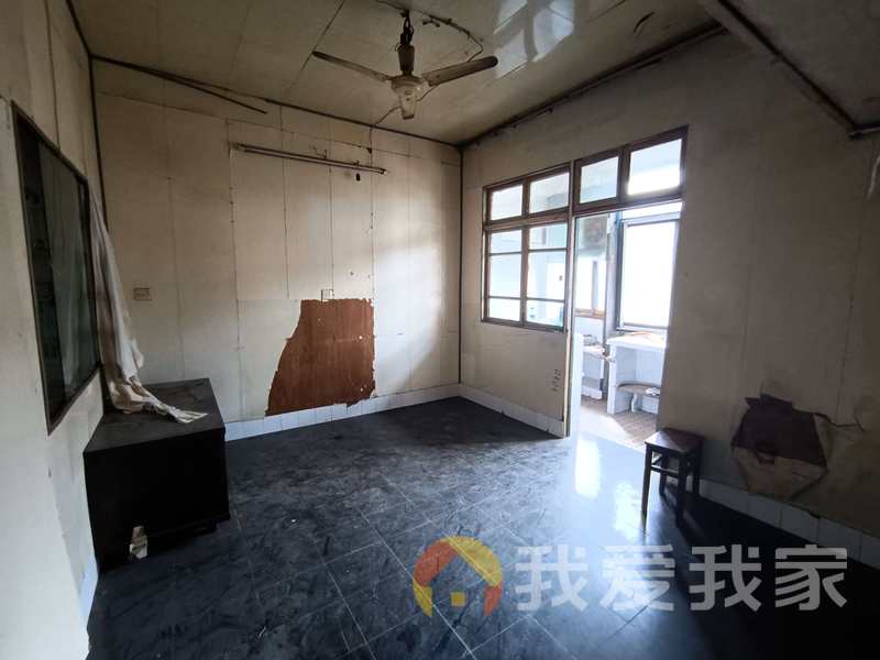 南昌我爱我家铁路八村 南北通透，采光好 装修好，环镜优美 视野好，诚心出售