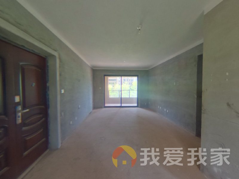 满五年唯一 带落地阳台正规三居室；位于小区中间位置不临街环境