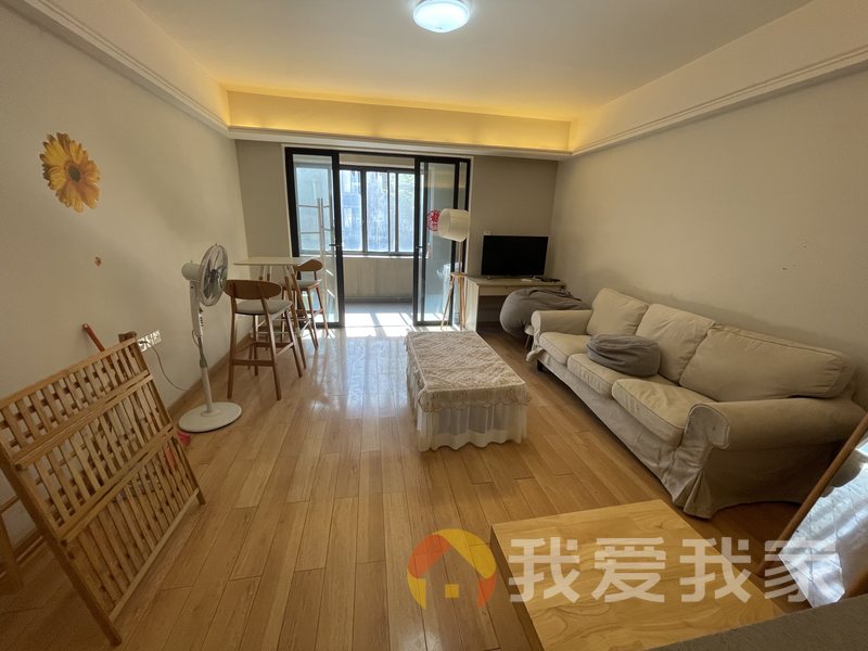 万科城一期 南北通透，采光好 装修好，环镜优美 近地铁 视野好，诚心出售