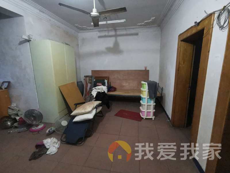 振中小区（滕阁花园小区） 南北通透，采光好 视野好，诚心出售