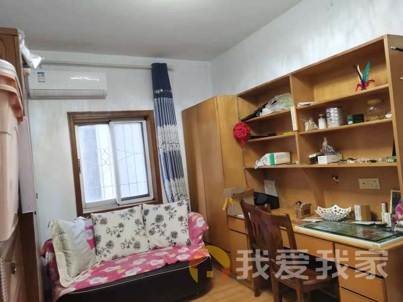 铁路八村 南北通透，采光好 装修好，环镜优美 视野好，诚心出售