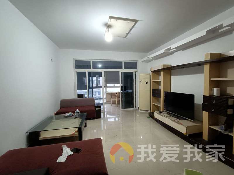 金边瑞香苑，小区出入方便，临近三号地铁口，房东置换急售