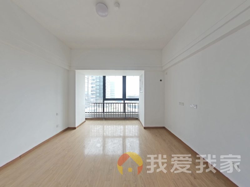 南昌我爱我家绿地未来城 南北通透，采光好 装修好，环镜优美 中间楼层