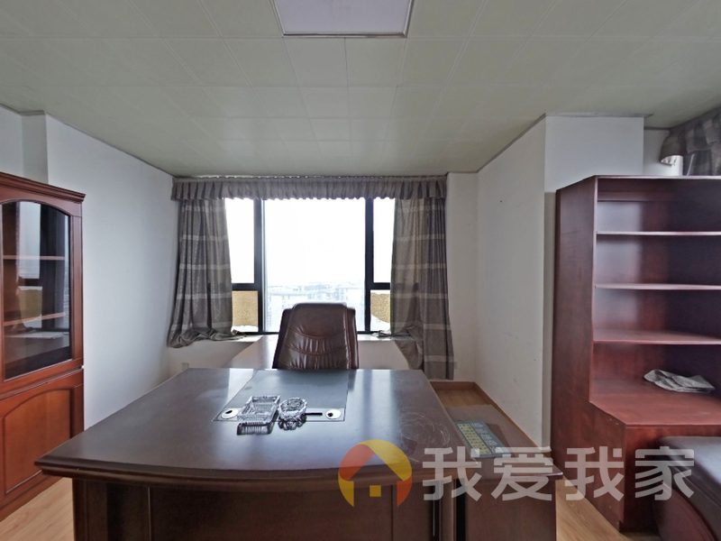 南昌我爱我家象山南路仕中心 南北通透，采光好 装修好，环镜优美 中间楼层