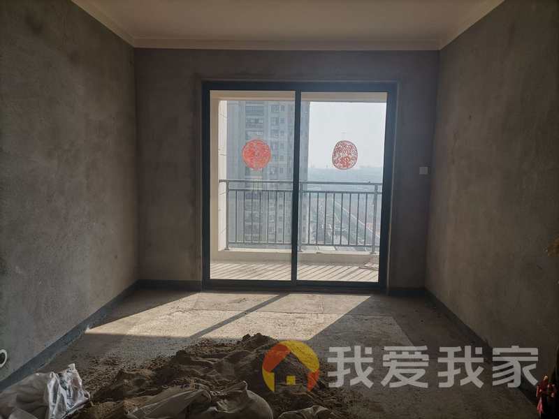 南部美的城 南北通透，采光好 中间楼层