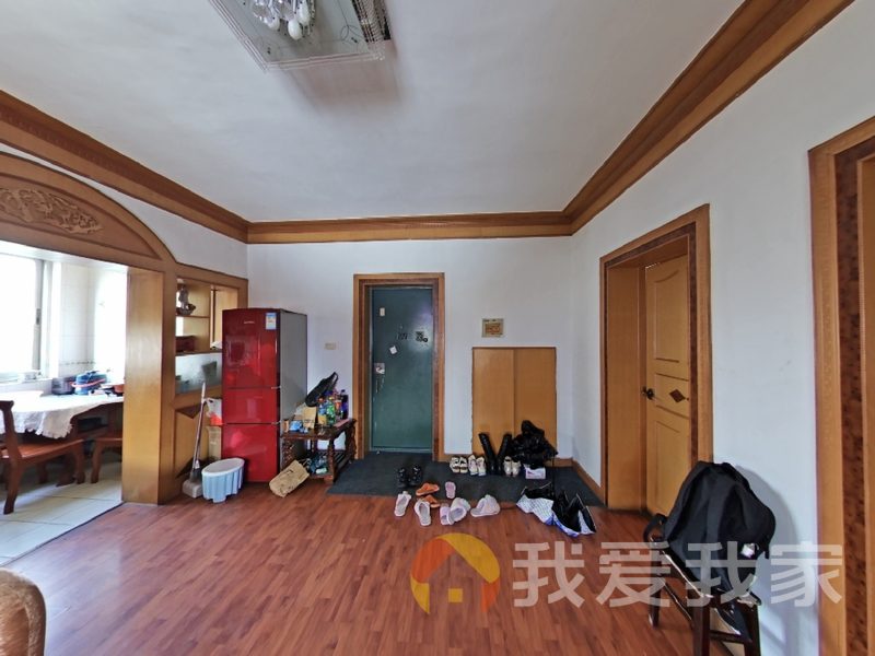因急需资金周转，房东诚心卖房，价格实惠，地理位子好
