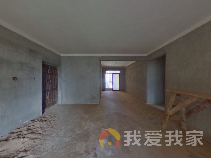 不靠马路中间楼栋，中堡站地铁口新力物业，82得房率九龙湖