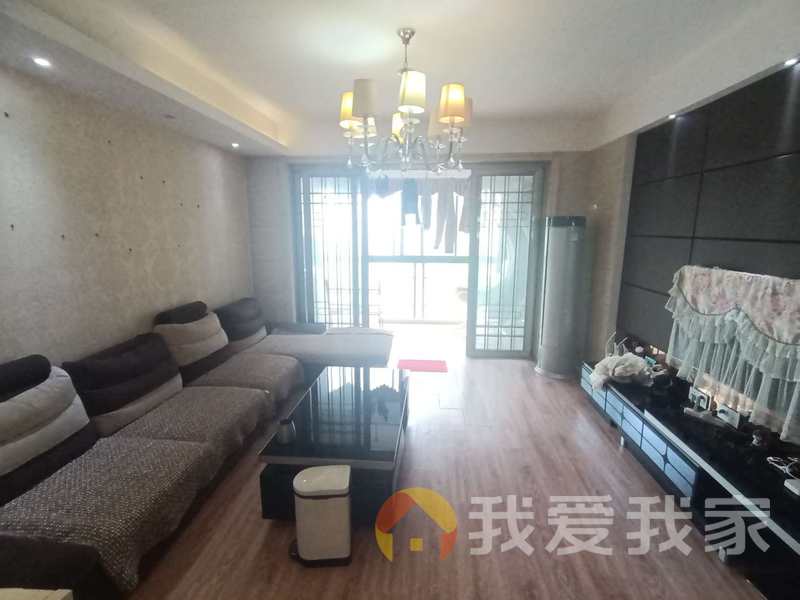 南昌我爱我家隆鑫广场 南北通透，采光好 装修好，环镜优美 近地铁 中间楼层