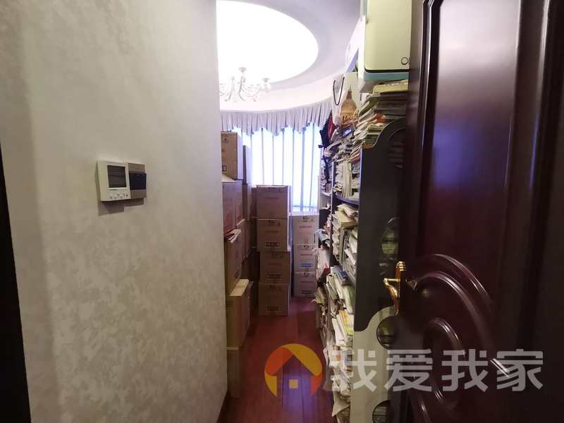 恒茂国际都会 南北通透，采光好 装修好，环镜优美 近地铁 视野好，诚心出售