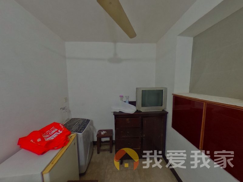 房东急需资金周转，低于市场价出售，随时看房！