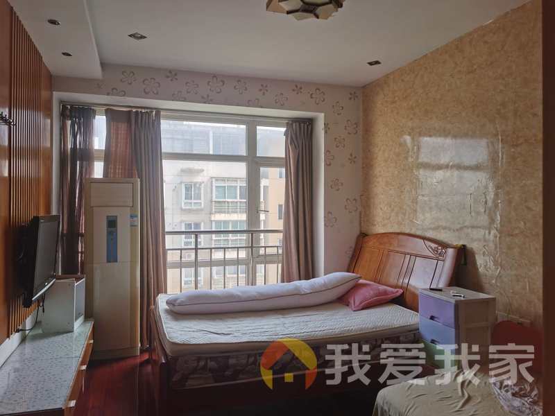 天集领寓 南北通透，采光好 装修好，环镜优美 中间楼层