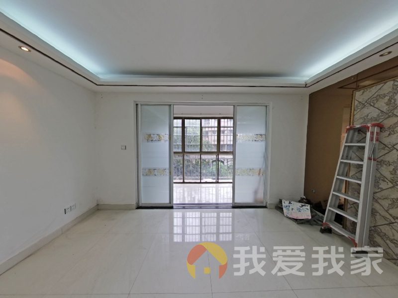 平安象湖风情 南北通透，采光好 装修好，环镜优美 视野好，诚心出售