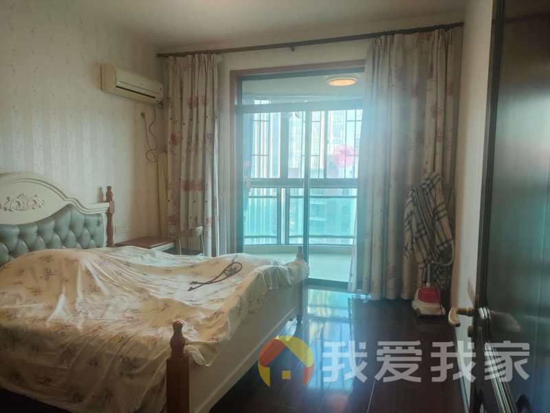 恒茂湖滨 南北通透，采光好 装修好，环镜优美 中间楼层
